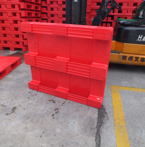 Palet de Plástico Moldeado por Inyección de Fabricante, Palet Rojo para Uso Alimentario - Product Image 1