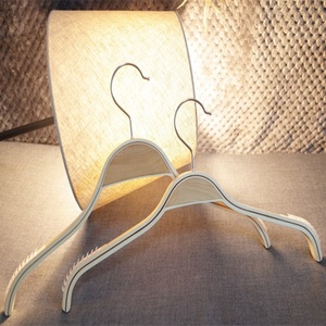 Appendiabiti <span class=keywords><strong>LAVINIA</strong></span> per Abbigliamento Femminile Giapponese, 38cm in Legno - Product Image 4