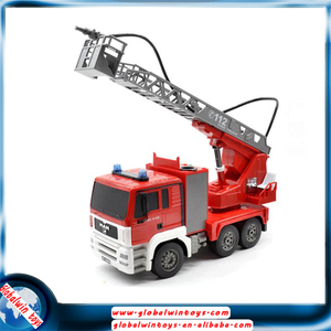 1:20 2.4 GHz rc camion de pompiers avec simulational arrosage et <span class=keywords><strong>son</strong></span> et lumière et travail station 660-degree rotation - Product Image 2