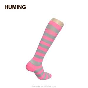Vente <span class=keywords><strong>chaude</strong></span> rayé vélo nylon hommes de compression chaussettes - Product Image 3