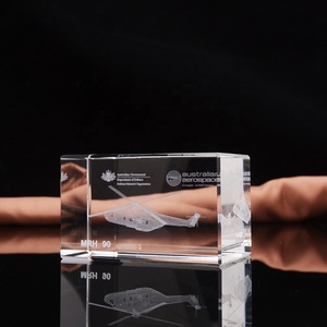Ehre des Kristalls heißer Verkauf Kristall <span class=keywords><strong>3D</strong></span> <span class=keywords><strong>Laser</strong></span> gravur Block Flugzeug Modell Benutzer definiertes Logo Kristall würfel Geschäfts geschenk