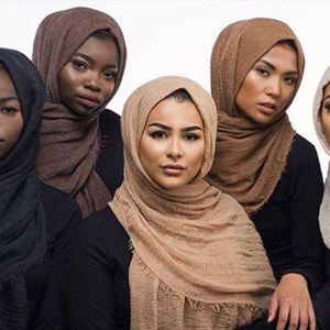 Écharpe Sexy Arabe Douce et Chaude Plissée <span class=keywords><strong>Voile</strong></span> <span class=keywords><strong>de</strong></span> Coton Hijab en <span class=keywords><strong>Voile</strong></span> Readymade - Product Image 1