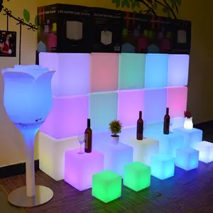 الهضاب redondas iluminadas led مكعب ColorfRohs أدى الأثاث مكعب بار البراز طاولات بلاستيكية مضيئة led 40 سنتيمتر ضوء مكعب