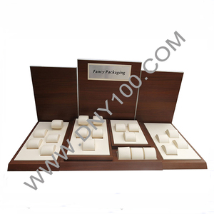Nhà máy tùy chỉnh Túi xem Vòng đeo tay hiển thị với cơ sở bằng gỗ - Product Image 1