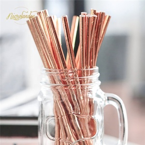 Set di Stoviglie Usa e Getta Nicro 49 Pezzi, Tema Floreale Rosa, Piatti e Bicchieri Dorati per Feste di Compleanno - Product Image 5