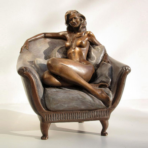 Statue de femme nue en bronze grandeur nature, assise sur une grande roche, décoration de parc - Product Image 3