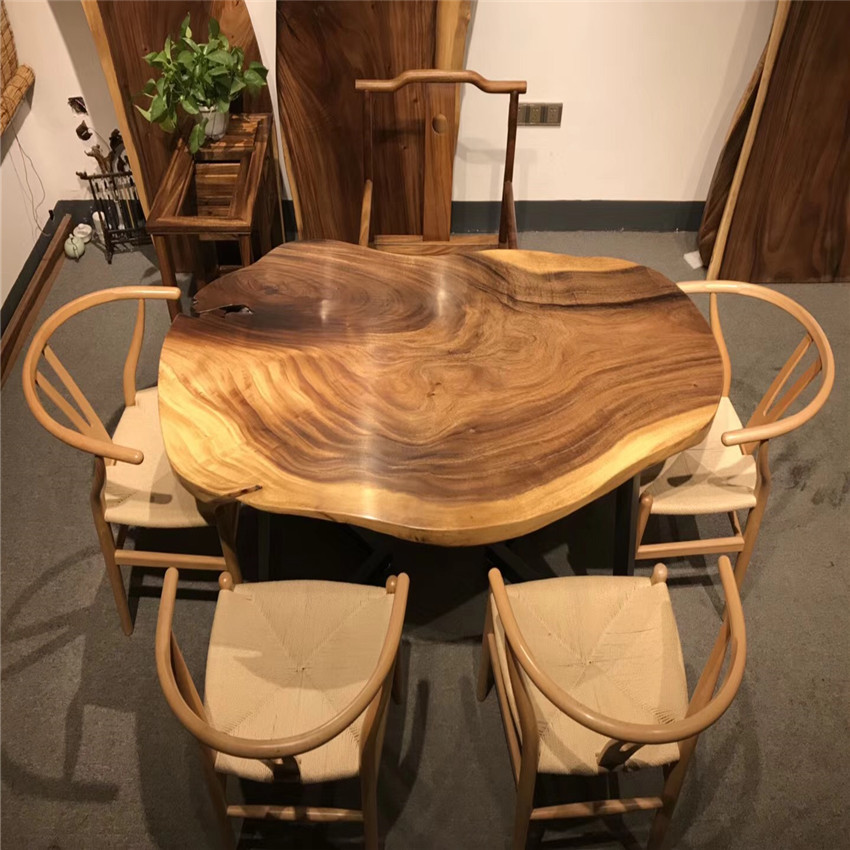 Кофейный столик из массива ореха
