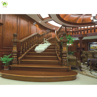 Escalier en arc en bois massif incurvé sur mesure pour villa - Durable