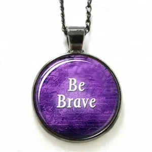 "Jadilah berani, berdiri kuat, dan jadilah takut" selamat dari kaca foto Cabochon kalung