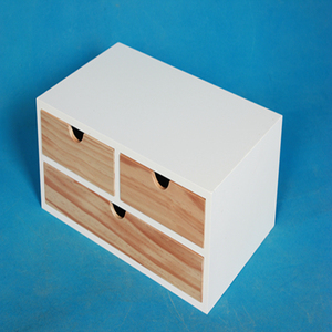 Il ragazzo sulla scatola di legno da leon leyson - Product Image 3
