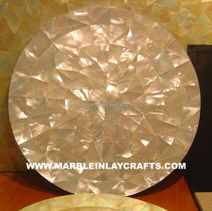 Top de mesa con perlas doradas - Product Image 1