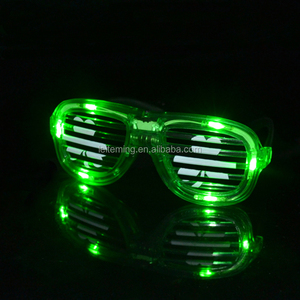 聖パトリックの日のお祭り用シャムロック点滅LEDシャッターグラス - Product Image 2