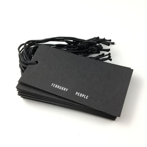 Tùy Chỉnh Thẻ Đen Cổ Phiếu Quần Áo Giấy Treo Tag Với UV <span class=keywords><strong>Glossy</strong></span> Swing Tag - Product Image 2