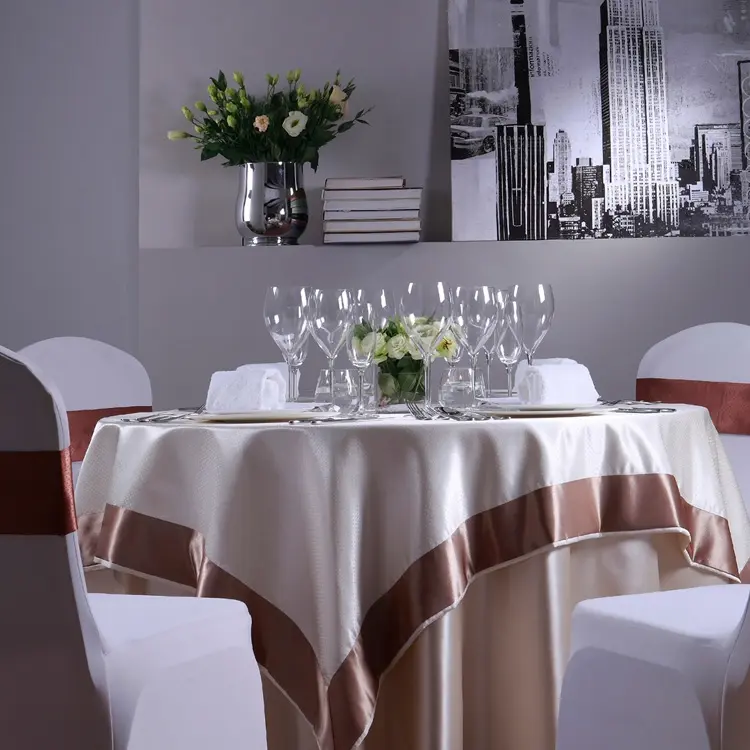 Table de restaurant ronde de luxe, vêtements pour événements, mariages