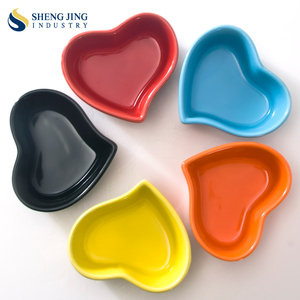 Moules de cuisson en <span class=keywords><strong>céramique</strong></span>, en forme de cœur, résistant aux hautes températures, ustensile de cuisine - Product Image 1