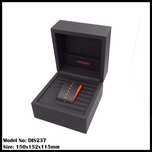 Caja de reloj de lujo para hombre con patrón de cuero y placa metálica cosida, modelo 2026 - Product Image 5