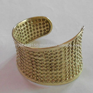 Bracelet manchette large en laiton de style martelé - Product Image 2