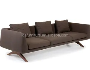 تصميم أريكة حديثة ثابتة من هيبورن بمقعدين لغرفة المعيشة أرجل خشبية صلبة سرير نهاري أثاث منزلي أريكة داخلية تصميم شهير