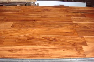 Suelo de madera de Color Natural de <span class=keywords><strong>Acacia</strong></span>, diseño gráfico sólido, sistema de clic de ranura y lengüeta flotante para Hotel de interior dorado tradicional - Product Image 4