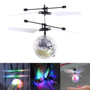 Per bambini Giocattoli Della Novità di Induzione di Musica Che <span class=keywords><strong>Volano</strong></span> Palla Colorata Lampeggiante RC Aeromobili Glittering Sfera di Cristallo - Product Image 3