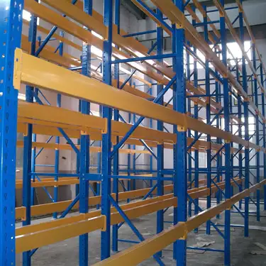 Interlake pallet racking for warehouse with welded upright frame and with teardrop hole