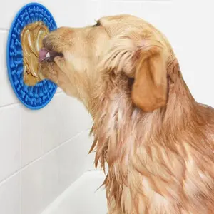 Silikon köpek yalama pedi Pet banyo distraksiyon cihazı banyo Buddy yalamak Pad emiş ile