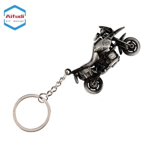 Gros pistolet de Jeu Casserole Airdrop boîte Véhicules Moto Porte-clés - Product Image 3