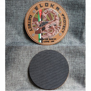 Cartón 3D personalizado al por mayor de animales de goma suave parches de PVC en forma de corazón y flor para prendas de vestir y logotipo 2D de costura - Product Image 3