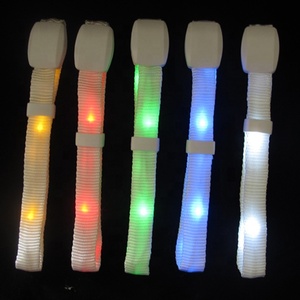 Venta al por mayor <span class=keywords><strong>Pulseras</strong></span> Regalo Control remoto Led Pulsera - Product Image 2