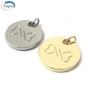 Logo personnalisé haut de gamme rond en argent en alliage de zinc breloques pour <span class=keywords><strong>chien</strong></span> classique accessoire de fabrication de bijoux pour enfants - Product Image 4
