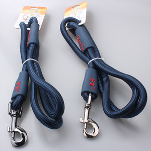 Correa de perro suave de poliéster de cuerda redonda duradera con logotipo personalizado con patrón de impresión y decoración de piel de lujo elegante estilo moderno - Product Image 6