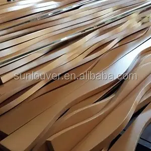 木目調の壁パネルとして使用される金属カスタマイズアークベンディングツイストファサードクラッディング