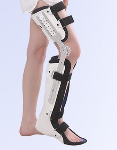 Orthèse de genou, de cheville et de pied (<span class=keywords><strong>KAFO</strong></span>) - Product Image 1