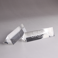 En gros Gravé Triangle Prisme En Cristal Presse-papiers Clair Prisme Triangulaire En Verre Optique À Vendre