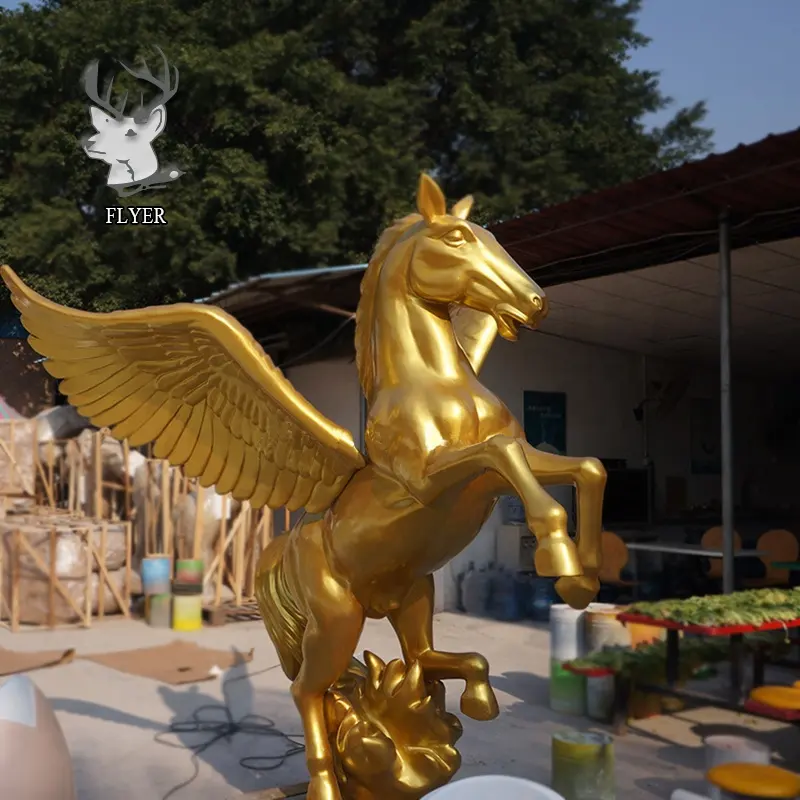 Fibra de vidro de cor de ouro <span class=keywords><strong>vida</strong></span> tamanho estátuas pulando cavalo alado para venda