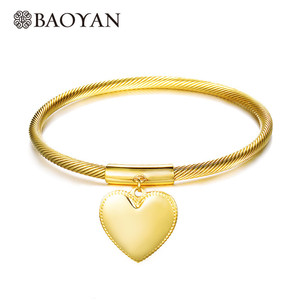 brazalete de dije corazon estilo cable moda en acero dorado inoxiable - Product Image 1