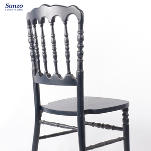 Silla de Comedor Apilable Estilo Napoleón, Negra, de Madera - Product Image 2