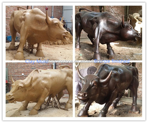 Grande sculpture décorative extérieure de taureau de chargement de Wall Street en bronze coulé - Product Image 3