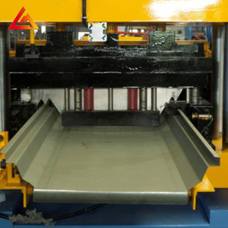 Машина для изготовления бесшовной металлической крыши