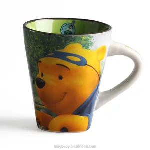 En forma de v taza de café de cerámica con Winnie The Pooh diseño, taza de cerámica para regalo del niño