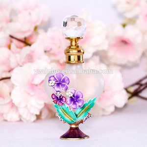 Botella de Perfume de Metal Antiguo de 10 ml con Diseño de Flor Hawaiana, Tapa de Cobre, Gotero de Acero Inoxidable, Botella Recargable de Vidrio en Forma de Corazón para Aceites Esenciales 80023 - Product Image 3