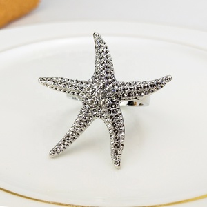 Anelli <span class=keywords><strong>Portatovaglioli</strong></span> a Forma di Stella Marina per Decorazioni Tavola per Feste e Matrimoni con Strass in <span class=keywords><strong>Acciaio</strong></span> Inossidabile Eco-Friendly Design Disponibile - Product Image 4