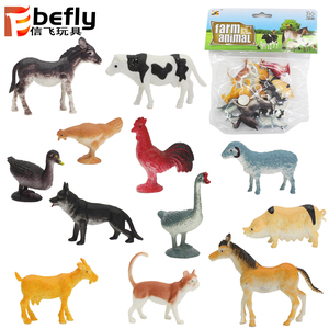 Enfants animaux de ferme semblant jouer ensemble jouets en plastique petits animaux