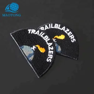 Custom high quality embroidery patches of 100% embroidery stitched border and iron backing