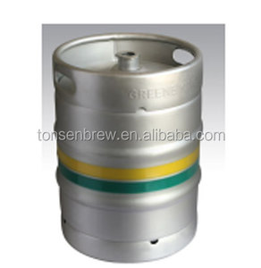 Biervat Met Bierglazen Op Een Houten Lijst. Stock Foto - Image of bier