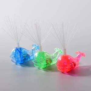 Puestos que venden forma de <span class=keywords><strong>ballena</strong></span> caliente novedad colorido Flash fibra óptica Led dedo luz pequeños juguetes - Product Image 2