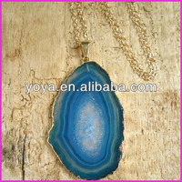NE2140 Collier à chaîne avec pendentif en forme de tranche de géode en agate bleue turquoise, collier à la mode épais