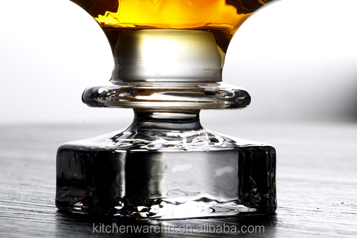 Square Glass Whiskey Decanter Bottle with 4 x 200ml Glasses Gift Set