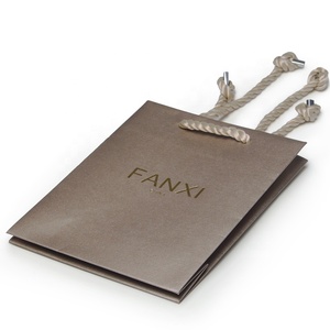 FANXI Vente en gros <span class=keywords><strong>de</strong></span> sacs en <span class=keywords><strong>papier</strong></span> <span class=keywords><strong>de</strong></span> luxe personnalisés avec logo imprimé en couleur, sacs cadeaux pour bijoux, sacs d'emballage avec poignée, sacs <span class=keywords><strong>de</strong></span> shopping en <span class=keywords><strong>papier</strong></span> recyclé - Product Image 5