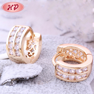 أحدث تصميمات الأقراط الذهبية البسيطة والعصرية للفتيات - Product Image 1